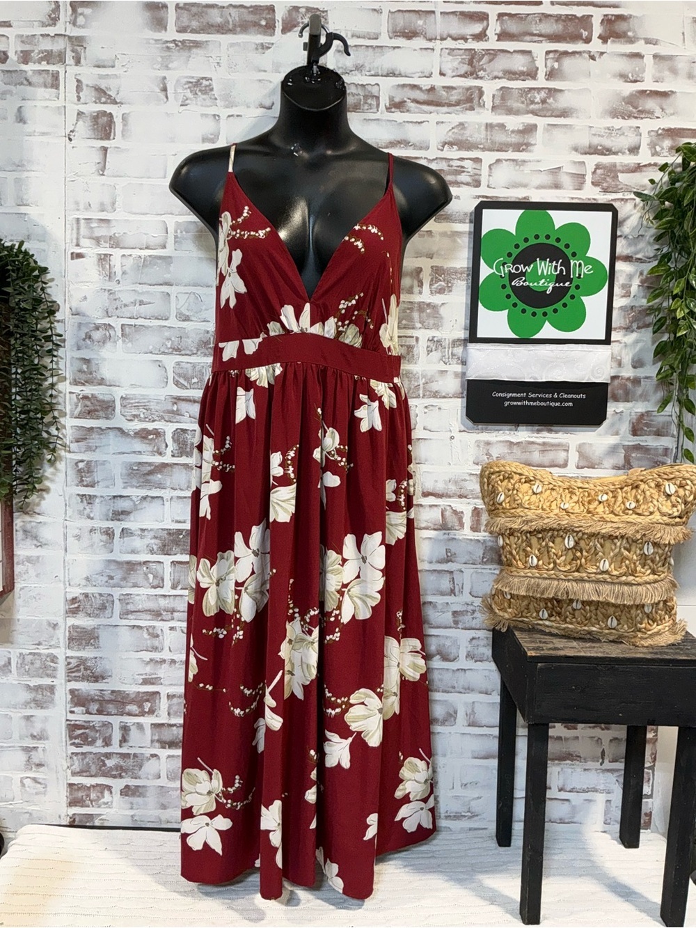 Floral Spaghetti-Strap maxi Dress in Burgundy